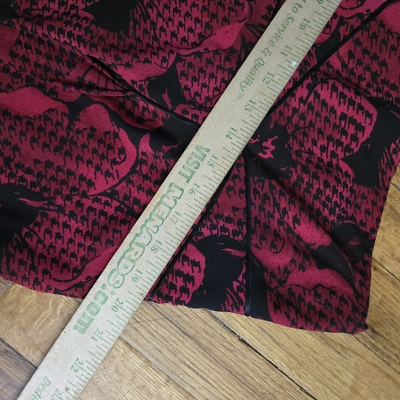 Coldwater Creek Skirt Size PM Jersey Stretch A-Line Red Black Floral - Picture 10 of 11